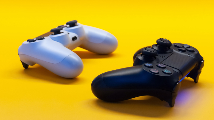 Xbox vs Playstation Comparative Writing